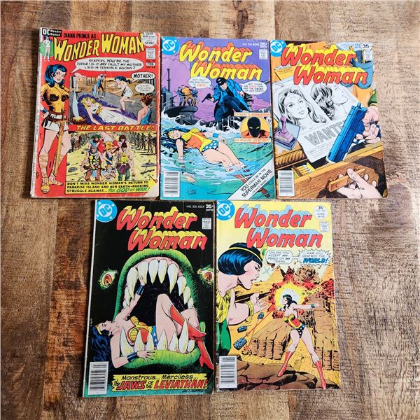 Wonder Woman Comics x 5