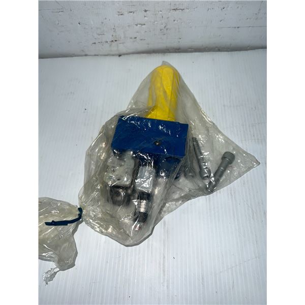 New ? Rexroth #R978008127 / FES25CA30/315LK4M Hydraulic Valve