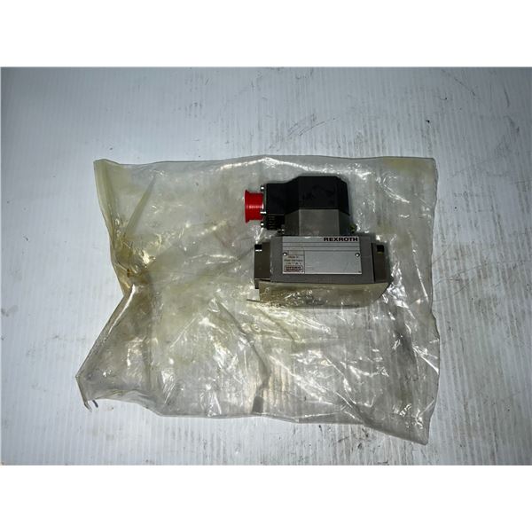 New? Rexroth #4WS2EM10-42/10B2ET315Z8BM-52 / 473501/5 Valve