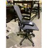 Image 2 : HERMAN MILLER MESH BACK ROLLING OFFICE CHAIR