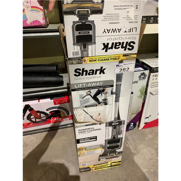 SHARK NAVIGATOR PROFESSIONAL LIFT AWAY VACUUM