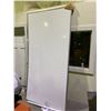 Image 2 : ULINE WHITEBOARD WITH ULINE DRY ERASE MARKERS 96X48"