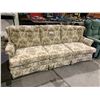 Image 1 : FLORAL MOTIF CLOTH SOFA 7' LONG
