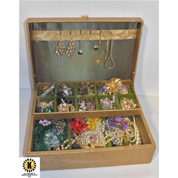 ALL VINTAGE JEWELRY IN VTG JEWELRY CASE