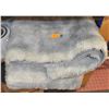 NEW ULTRA SOFT SHAG AREA RUG, GREY/WHITE