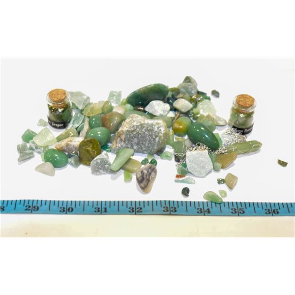 TRAY OF GENUINE GREEN AVENTURINE, GREEN JASPER, &