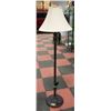 Image 1 : CONTEMPORARY 62" METAL FLOOR LAMP