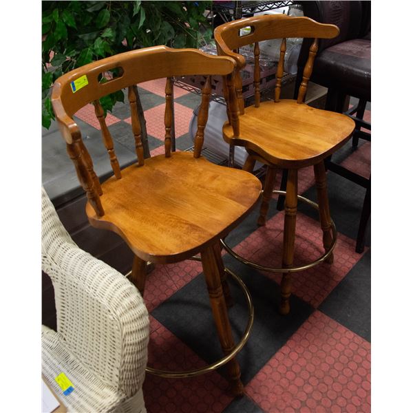 SET OF 2 MAPLE & BRASS SWIVEL BAR STOOLS