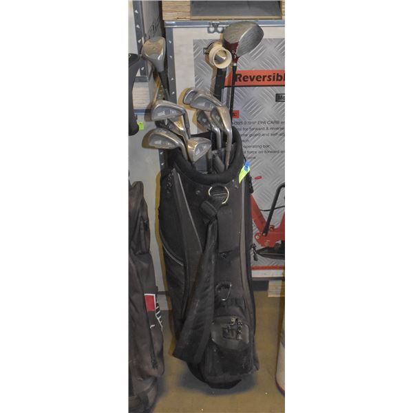 SET OF GOLF CLUBS