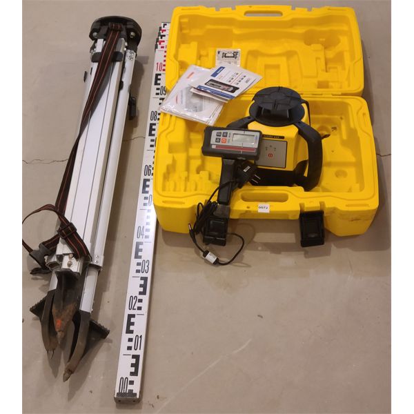 LEICA TRANSIT W/ TRIPOD & MEASURE - AS NEW