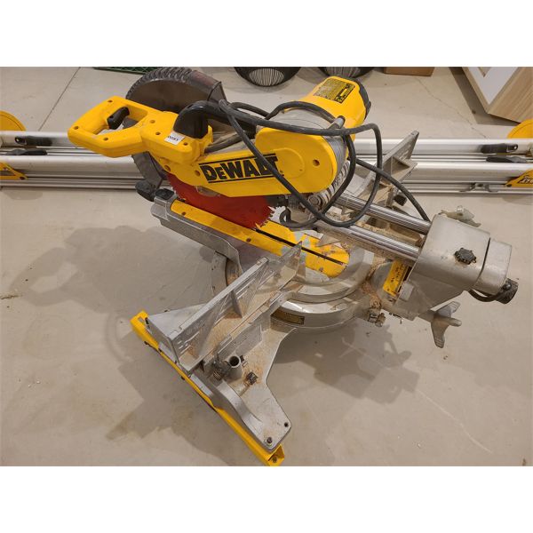 DEWALT COMPOUND MITER SAW W/ STAND - MODEL DW5779