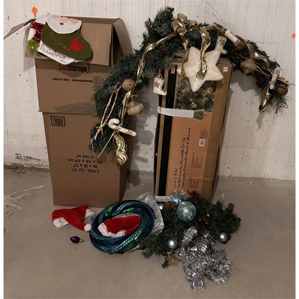JOB LOT - CHRISTMAS DECOR - SEE ALL PICS