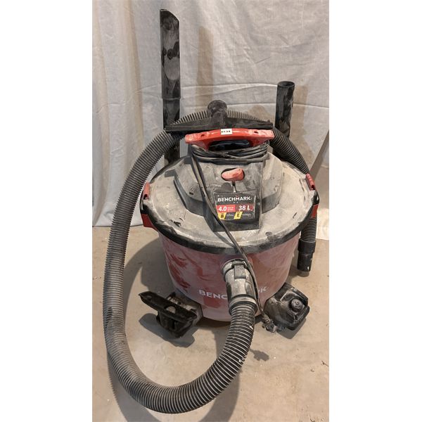 BENCHMARK 38L SHOP VAC - WORKING
