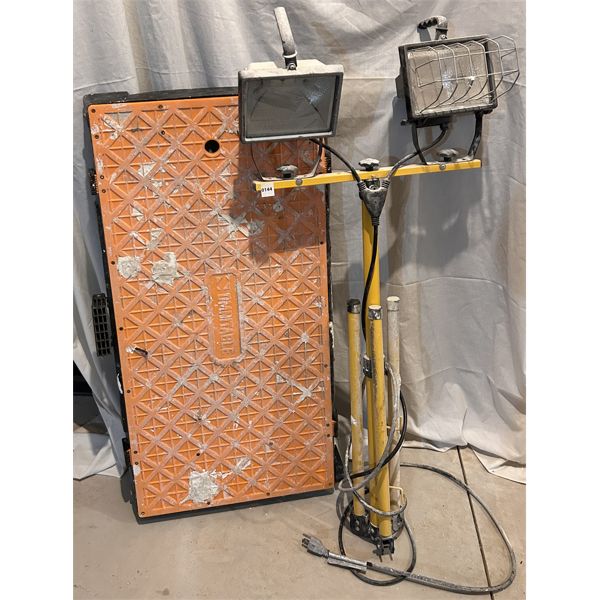 LOT OF 2 - SHOP LIGHT & FOLDING / ROLLING WORK BENCH