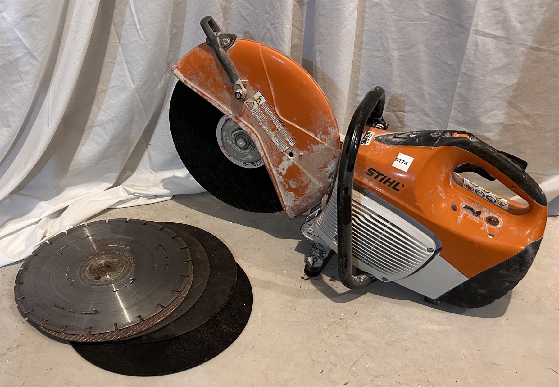 STIHL TS420 CONCRETE SAW W/ 5 X SPARE BLADES WORKING