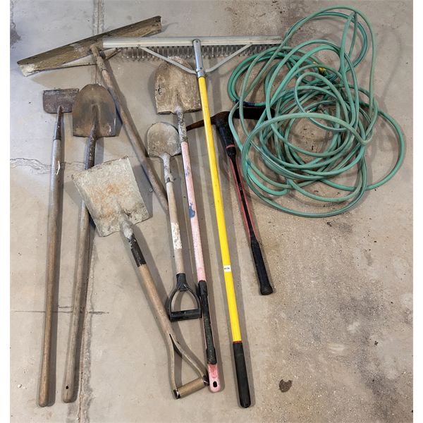 JOB LOT - GARDEN TOOLS W/ WATER HOSE