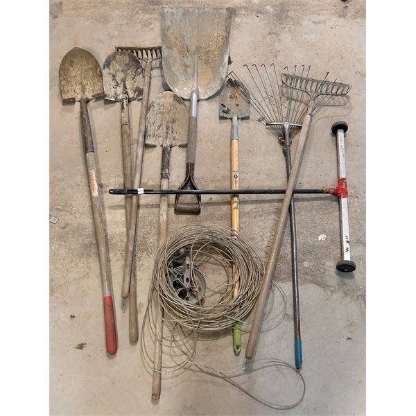JOB LOT - GARDEN TOOLS W/ CLOTHES LINE