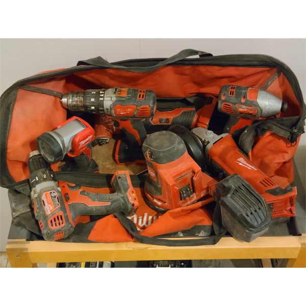 MILWAUKEE TOOL KIT - DRILLS, CUT OFF SAW, LIGHTS - NO BATTERIES