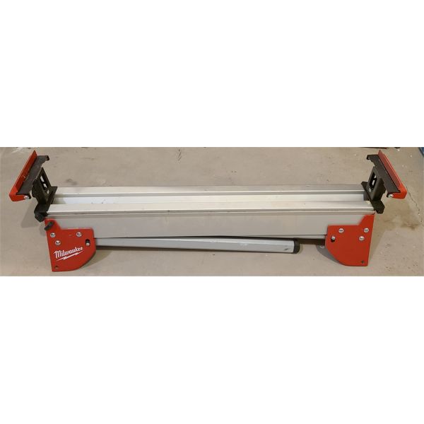 MILWAUKEE - SAW STAND - 42 INCHES LONG