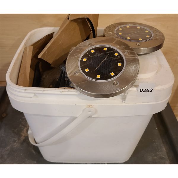 JOB LOT - LED GROUND SPOT SOLAR LIGHT 