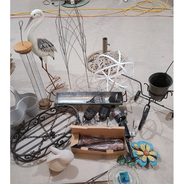 JOB LOT - OUTDOOR DECOR 