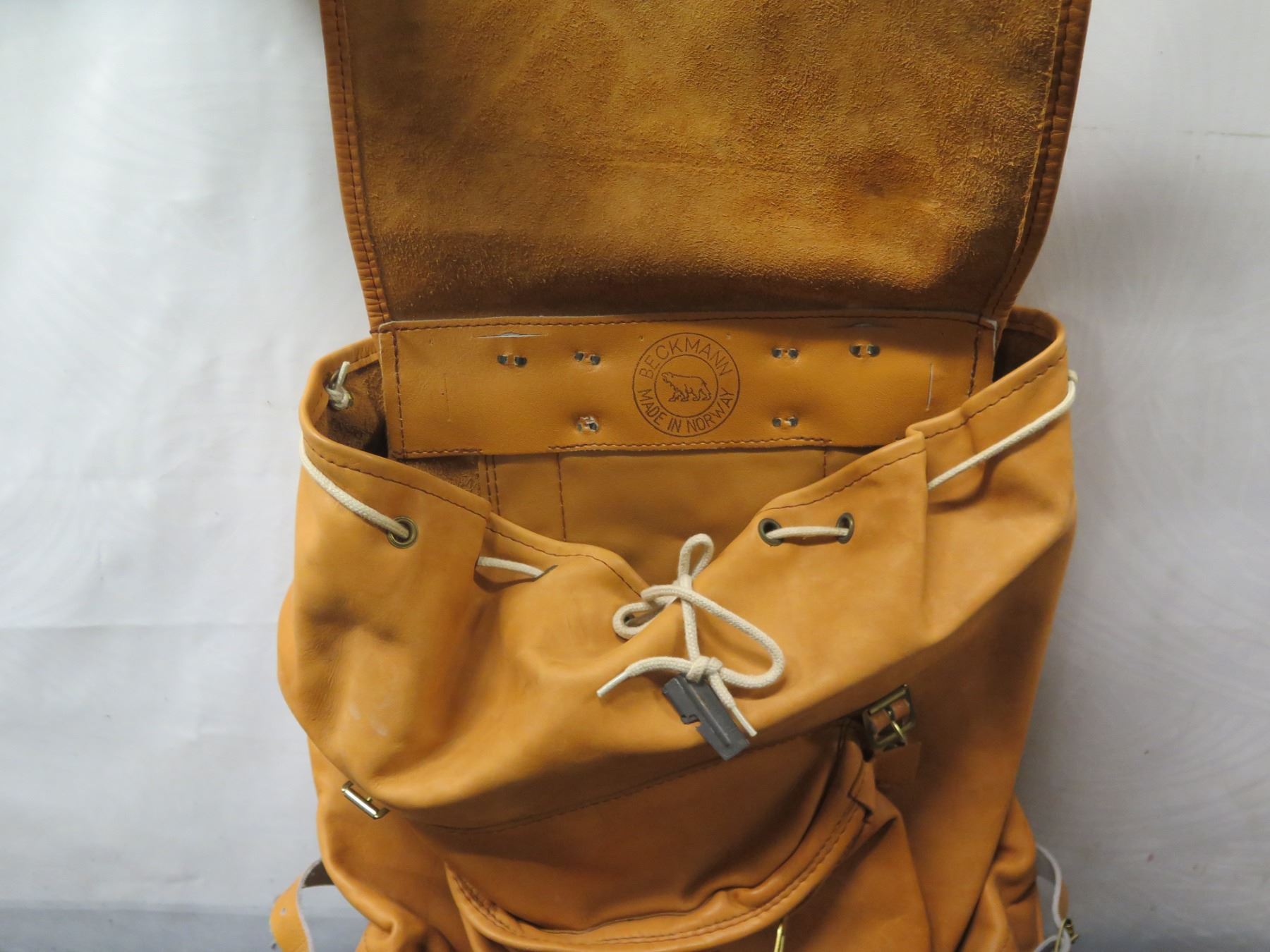 beckmann leather backpack 18 liter, Black BACKPACK WITH FRAME, leather, Beckmann,