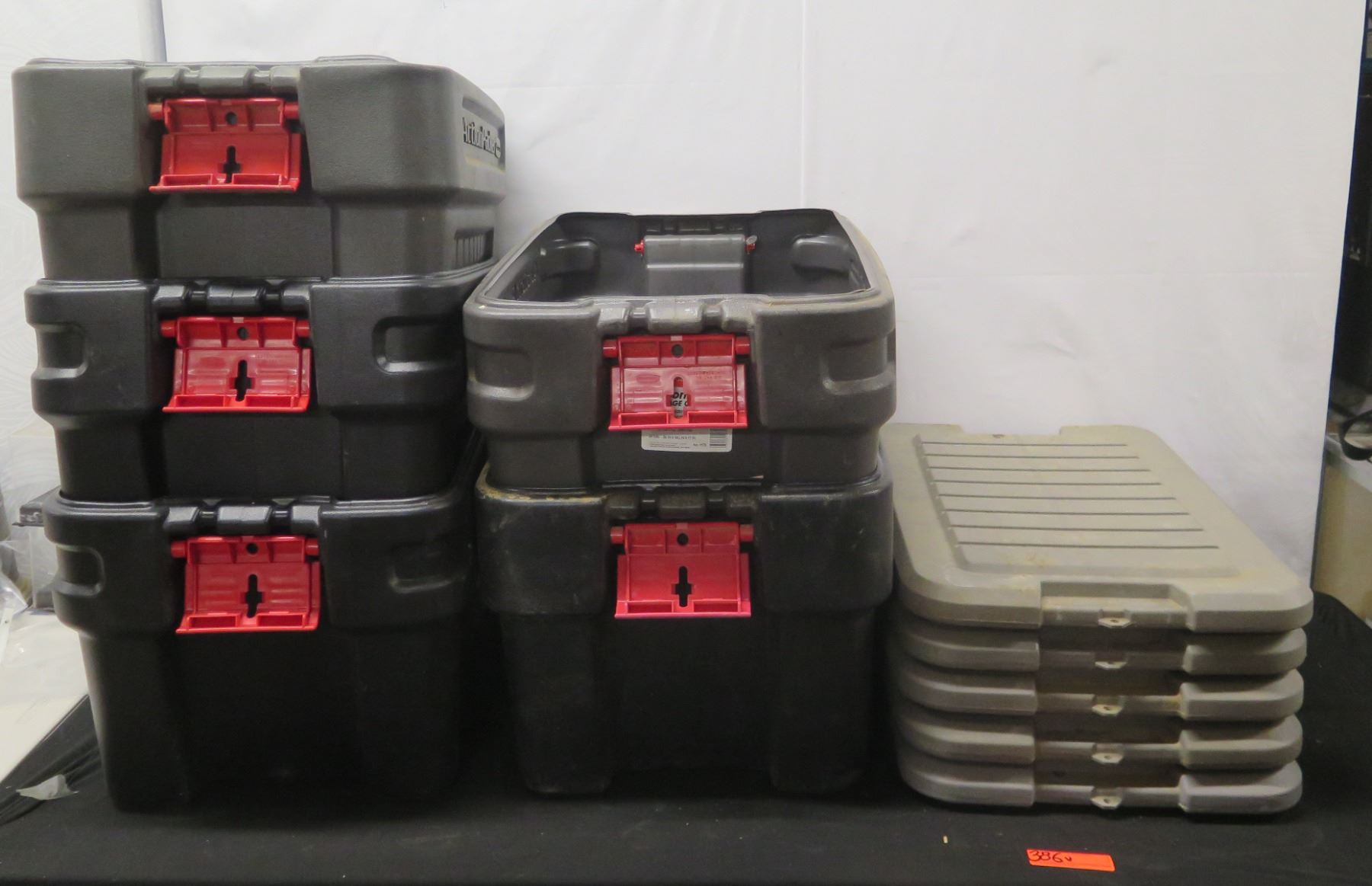 Rubbermaid action packer 15.5 gallon Clearance