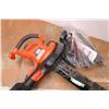 Image 3 : *Black and Decker Leaf Hog Blower Vac with Attachments