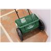 Image 2 : *Scott's Turf Fertilizer Spreader