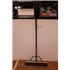 Image 1 : *Mastercraft 24" Shop Broom
