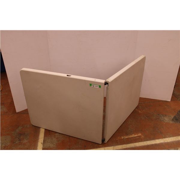 *Plastic Portable Folding Table - 6ft
