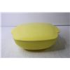 Image 2 : Vintage Yellow Pyrex Dish with Lid