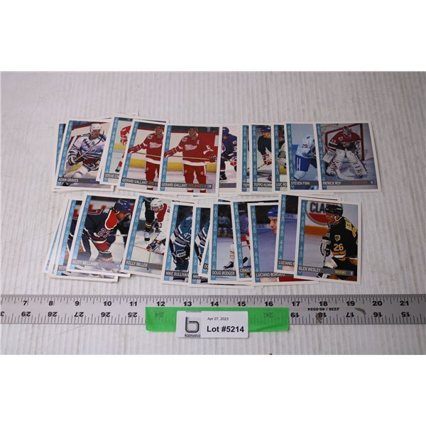 (40) 1992 OPC Hockey Trading Cards