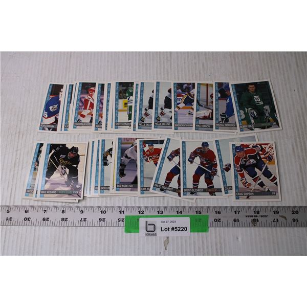 (40) 1992 OPC Hockey Trading Cards