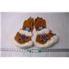 Image 1 : Indigenous Fur Trimmed Beaded Gloves