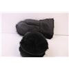 Image 3 : Faux Fur Leather Lined Mittens