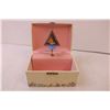 Image 6 : 2 wind up musical jewelry boxes