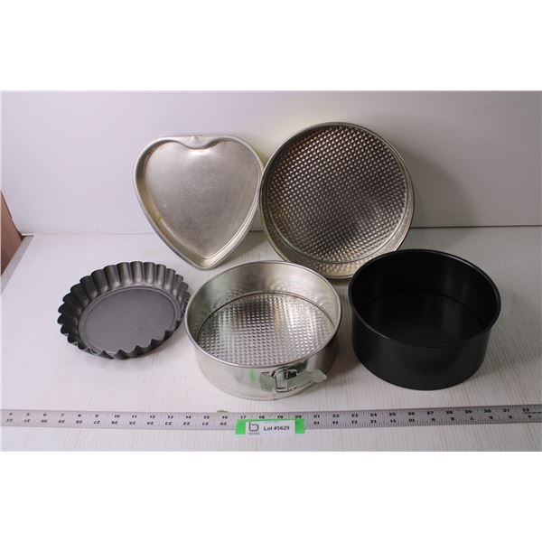 Lot of Assorted Cooking Tins and Pans