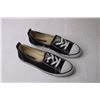 Image 3 : Pair of Women's Lowtop Converse Shoes - Size US 6