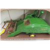 Image 2 : ERTL 1940 John Deere Model 12A Combine Die Cast in Box 1:16 Scale 