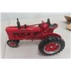 Image 2 : ERTL International Harvester Farmall Model H Tractor Die Cast in Box Scale 1:16 