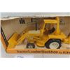 Image 2 : ERTL International Harvester Industrial Tractor Loader Back Hoe Die Cast in Box Scale 1:16