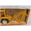 Image 3 : ERTL International Harvester Industrial Tractor Loader Back Hoe Die Cast in Box Scale 1:16