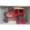 Image 2 : ERTL International Model 1468 Tractor Die Cast in Box Scale 1:16