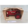 Image 1 : ERTL International Harvester Farmall Model 350 Tractor Die Cast in Box Scale 1:16