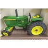 Image 2 : ERTL 1960 John Deere Model 3010 Tractor Die Cast in Box Scale 1:16