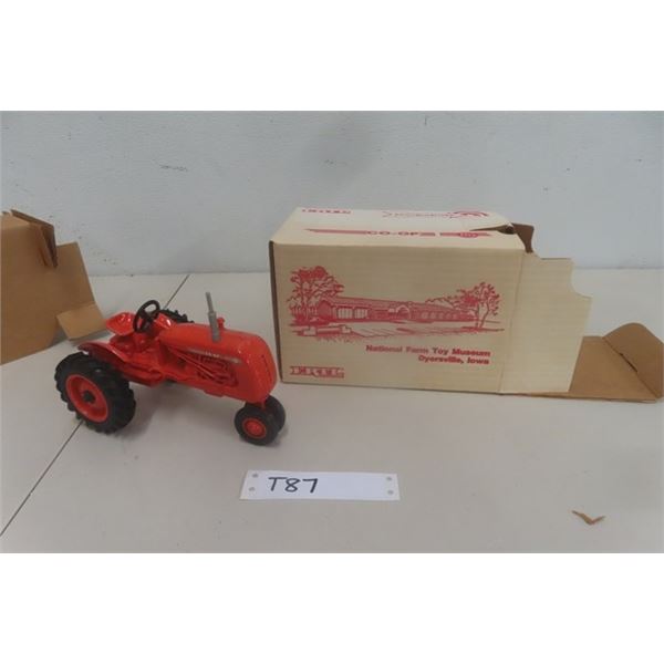 Tracteur de couleur Noir - National Farm Toy Museum 2024 - WHITE 4.210 4wd jumelés Tracteur de couleur Noir - National Farm Toy Museum 2024 - WHITE 4.210 4wd jumelés