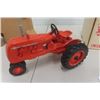 Image 3 : ERTL CO-OP Model E2 Tractor 'National Farm Toy Museum' Die Cast in Box Scale Not Listed Probably 1:1