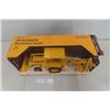 Image 2 : ERTL John Deere Industrial Back Hoe Loader Die Cast in Box Scale 1:16