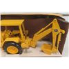 Image 4 : ERTL John Deere Industrial Back Hoe Loader Die Cast in Box Scale 1:16